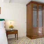 Palazzo Gargiulo Luxury Konukevi *