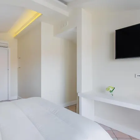 Palazzo Gargiulo Luxury בית הארחה