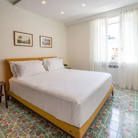 Konukevi Palazzo Gargiulo Luxury *
